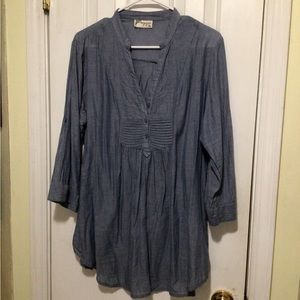 Woman’s BOHO light denim top. Size XL